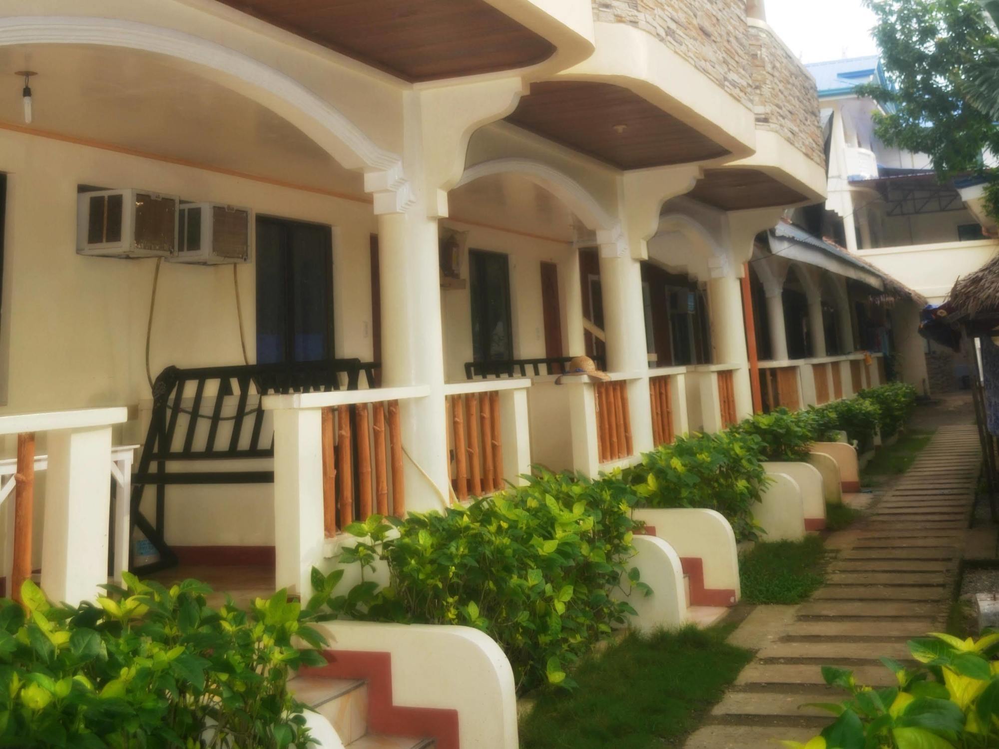 Alliyah'S Beach Resort Balabag  Exterior photo